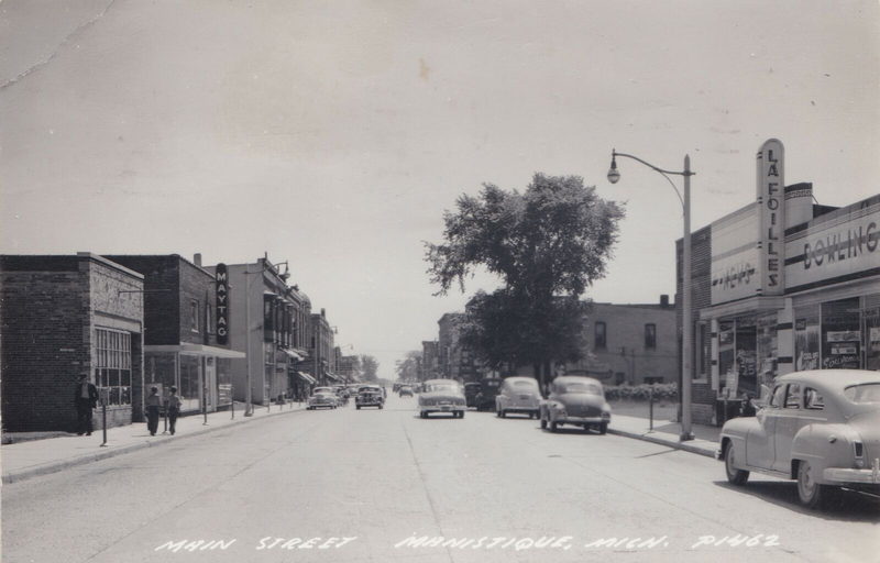 LaFoilles Bowling Alleys - 1940S Photo